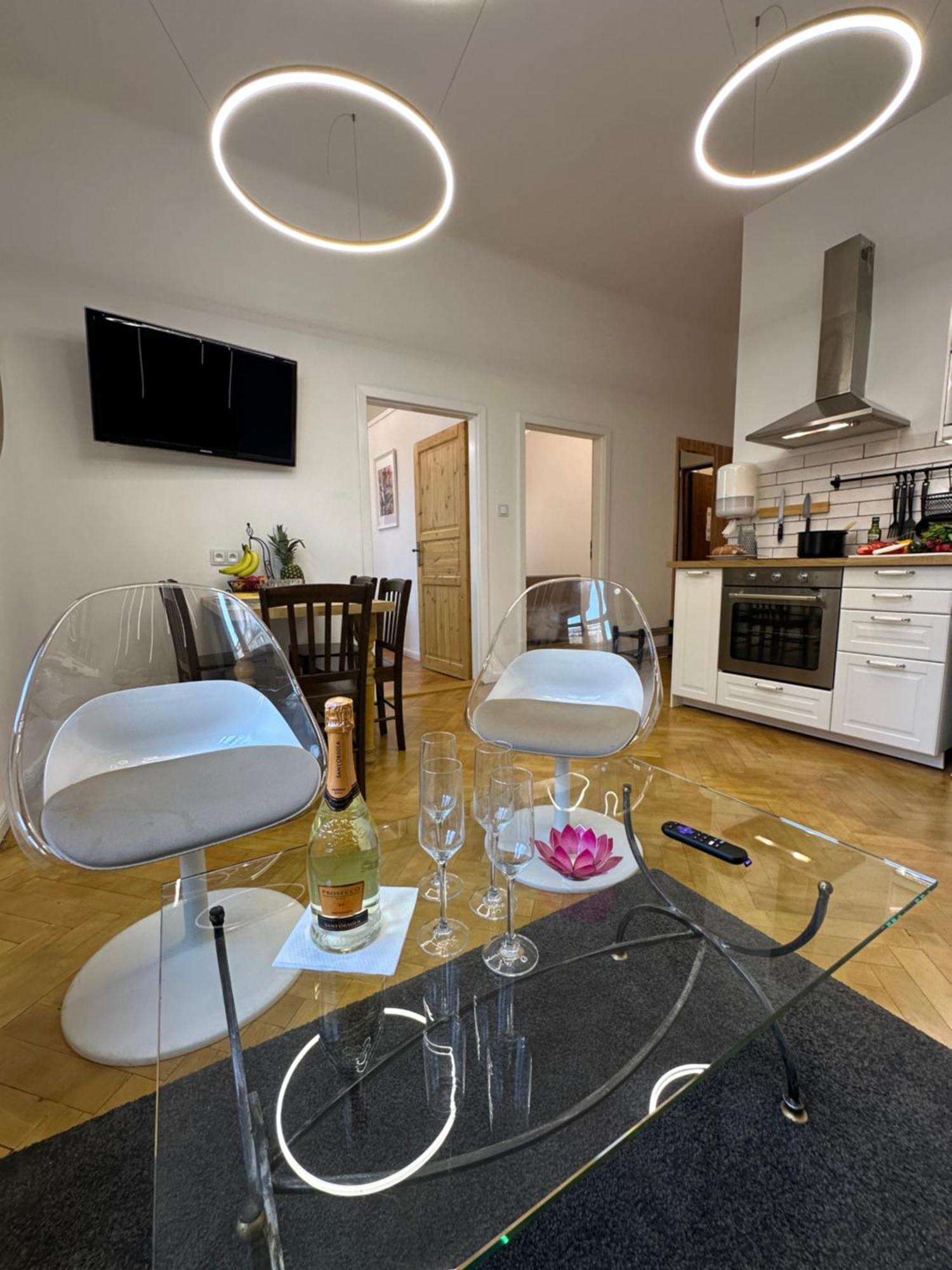 Karlin Oasis 2-Bedroom Apartment Praga Exterior foto