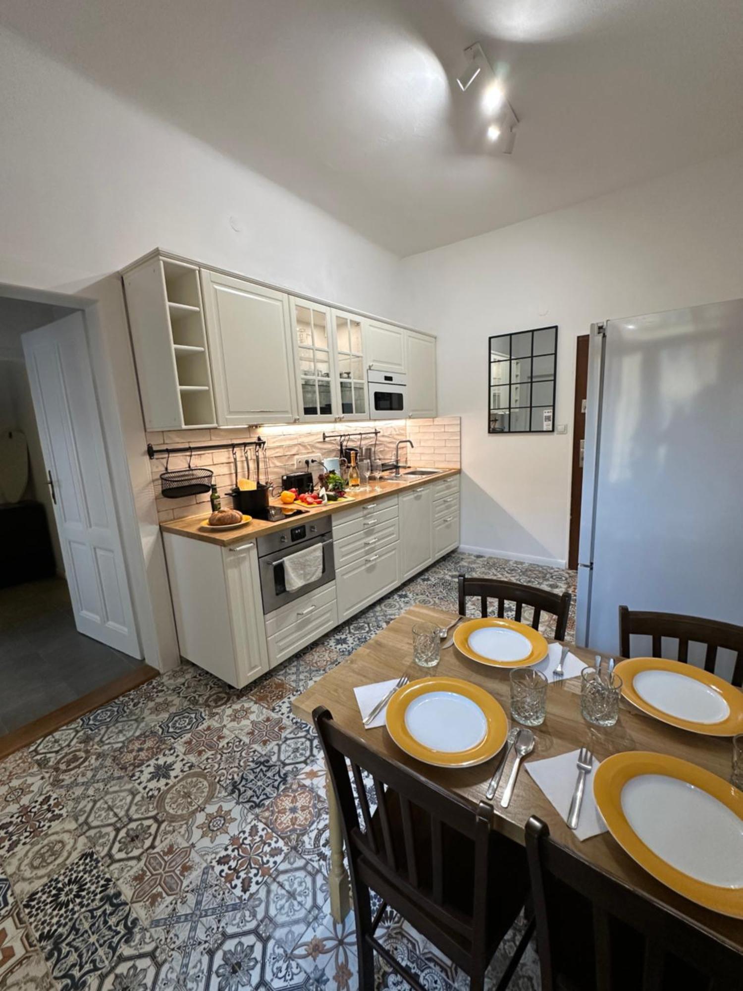Karlin Oasis 2-Bedroom Apartment Praga Exterior foto